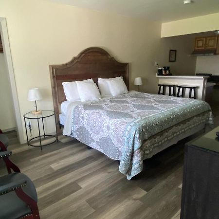 Bishop Village Motel Extérieur photo