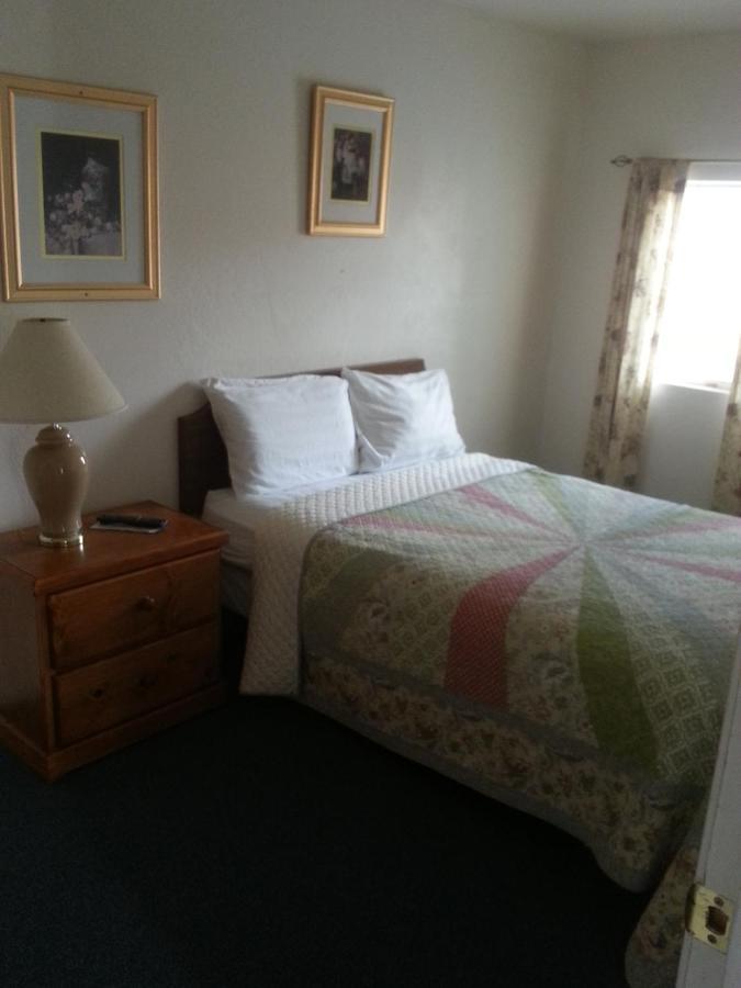 Bishop Village Motel Extérieur photo