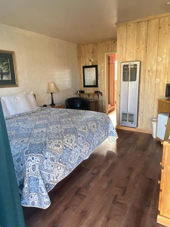 Bishop Village Motel Extérieur photo