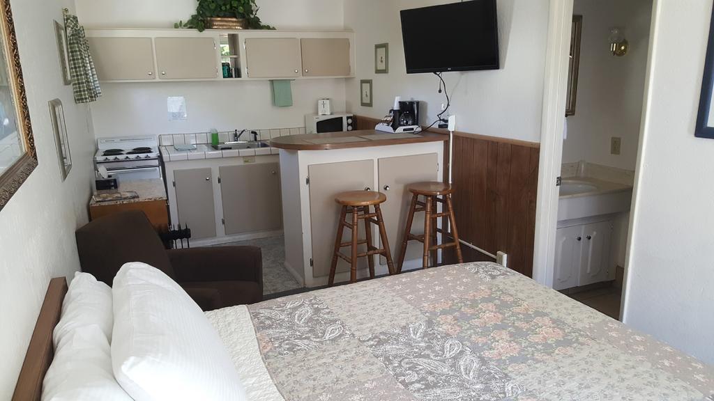 Bishop Village Motel Extérieur photo