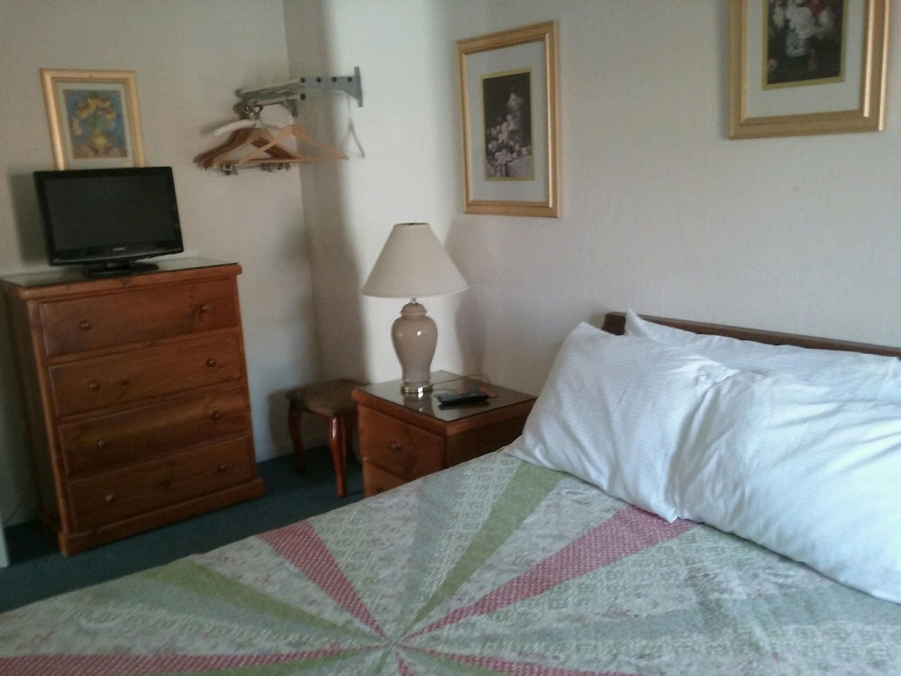 Bishop Village Motel Extérieur photo