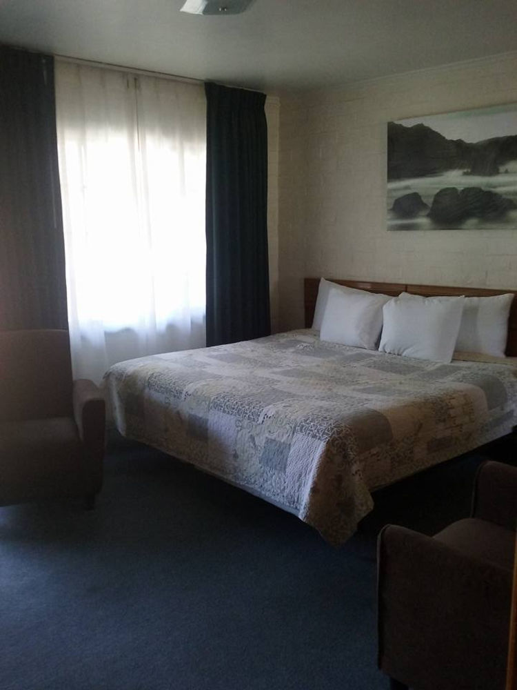 Bishop Village Motel Extérieur photo