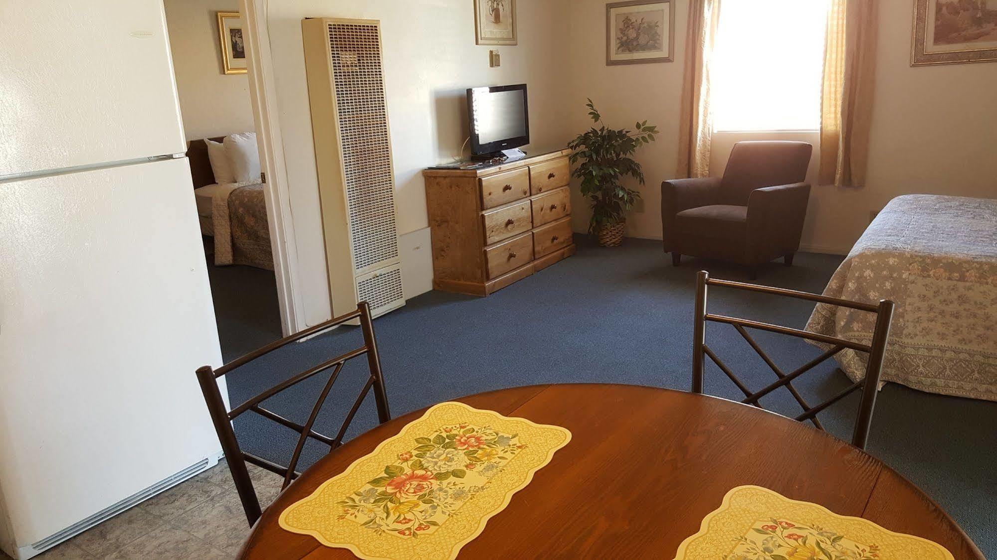Bishop Village Motel Extérieur photo