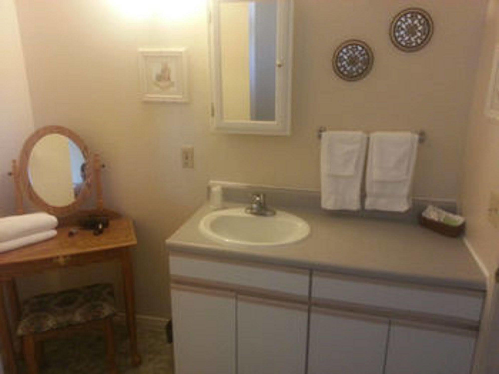 Bishop Village Motel Extérieur photo